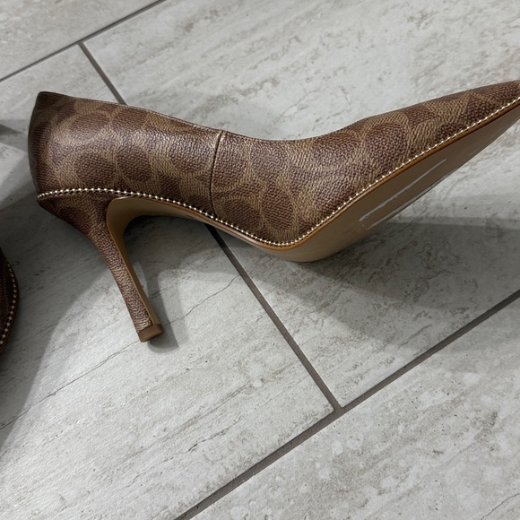 Coach Tan Patterned Heels.. gold beaded trim .. size 8
NEW.. authentic - Picture 3 of 6